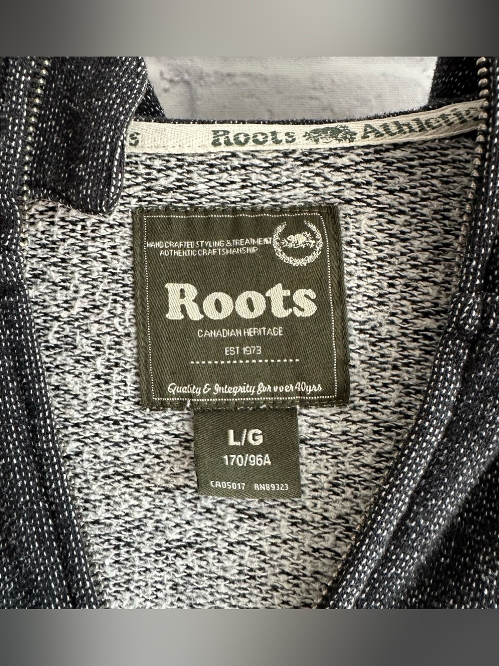 PREOWNED ROOTS TEXTURED GREY LONG SLEEVE FULL ZIP HOODIE WOMENS LARGE L - Picture 2 of 8